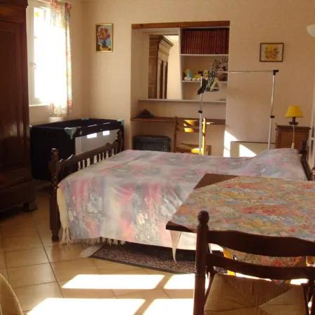 Of Character cottage Near Millau In Charming Village in Saint-Leons Отели в г. Мийо