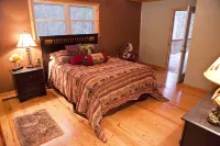 Summer, in a Ouachita Mt Cabin, Close to Lake  Crystal Digging, Hiking, Biking Hotels in Center Township