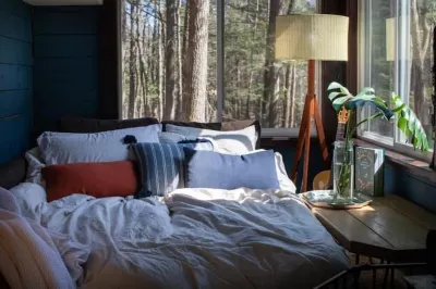 40-Foot Container Cabin in the Catskills Hotels near Napping Horse Farm