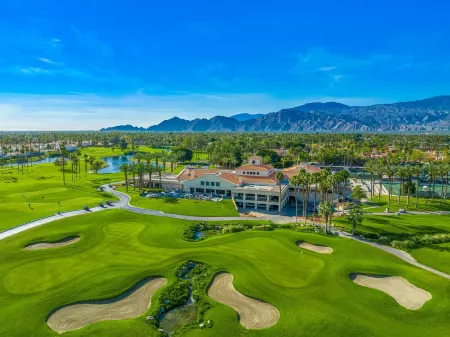 Bright ground-level condo on the golf course