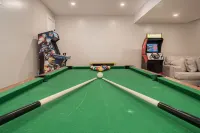 ✔ 25% OFF! Ski~Lakefront paradise & lake toys! Hot Tub~Dock~Game RM & Fire-pit!