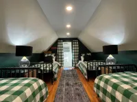Dragonfly Cottage -Luxurious Mountain View A-Frame -quiet street close to town. Hôtels à proximité de : Dutton Farm Stand