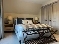 New, in town, incredible views, hot tub, walk/ride free shuttle, Ski Chalet!