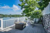 Luxurious Morrison Lakehouse w/ Hot Tub & Sunset Views