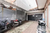 Elza House near Kalimalang RedPartner Hotels near GOR AULIA