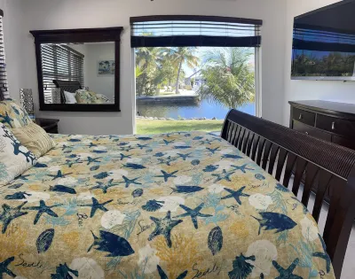 Amazing Pool & Canal Ground Level Home, Ocean access Hotels near Long Beach