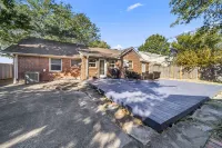 3BR/3BA 1940s Bungalow Near Expo Square. Pet friendly! Expo Square 주변 호텔