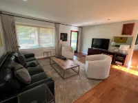 Murfreesboro Mid-Century Modern with AC, WiFi