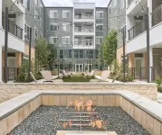 RiverWalk Top Floor City View Apt w/ King Bed, Infinity Pool, Gym & Free Parking