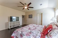 Amazing & Modern 3BR, 2BA Home near IAH, DT