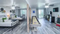 Guadalupe River Oasis-Pool Table-Shuffle Board-5 Bedrooms-Sleeps 12!