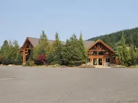 Roslyn Pines: Hot Tub, Spacious Deck, Dogs Welcome
