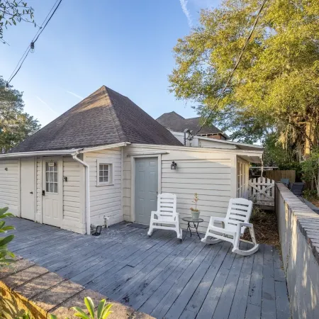 2/1 Historic Carriage House Walking Distance to Downtown