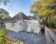 2/1 Historic Carriage House Walking Distance to Downtown - 레지던스