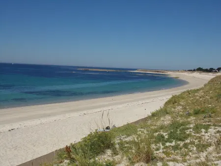 The sea for garden, home to four feet in water Отели в г. Пенмарш