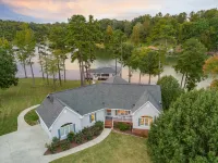 Lake Hyco Retreat - Family Friendly, Vir, Raleigh, Durham, Rdu Hotels in Cunningham
