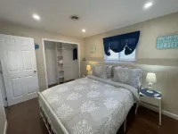 Gorgeous 4 bedroom/2 baths, 1/10 mile to the beach, outdoor patio with firepit 丹尼斯港住宿飯店