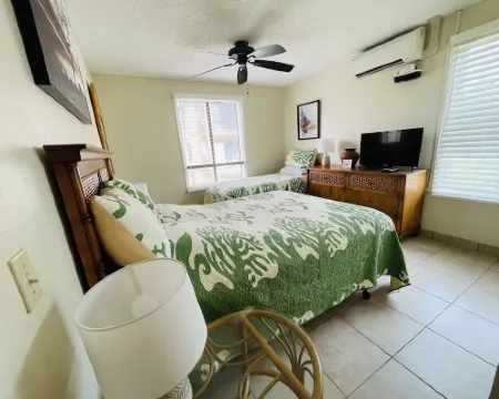 OCEANFRONT - BREATHTAKING!  PONO KAI Condo!! 2bd2bth! Washer/Dryer/AC Hotels in Kapaa
