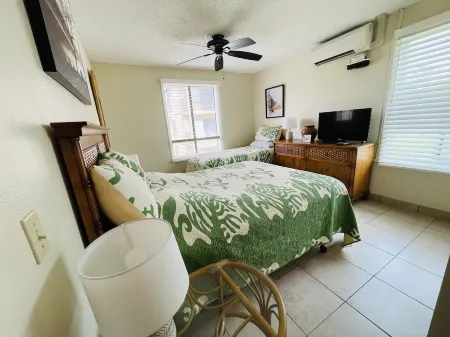 OCEANFRONT - BREATHTAKING!  PONO KAI Condo!! 2bd2bth! Washer/Dryer/AC