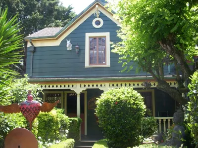 HISTORIC VERY ROMANTIC 1883 SAN FRANCISCO CARRIAGE HOUSE Hotels near San Francisco Botanical Garden