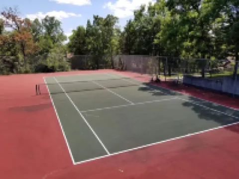 Treetop Village #14.  Pet-Friendly; Pool & Slips Steps Away; Sleeps 10