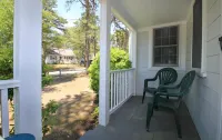 HyannisPort 2Br Cottage w/ King and Queen Beds.  5-Min Walk to 3 Ocean Beaches!