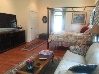 Ohio River Manor House<br>Experience the peace and quiet of a country residence!