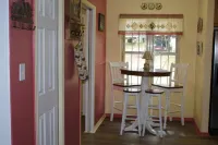 The Lake House on Lake Limestone Hotel a Leon County