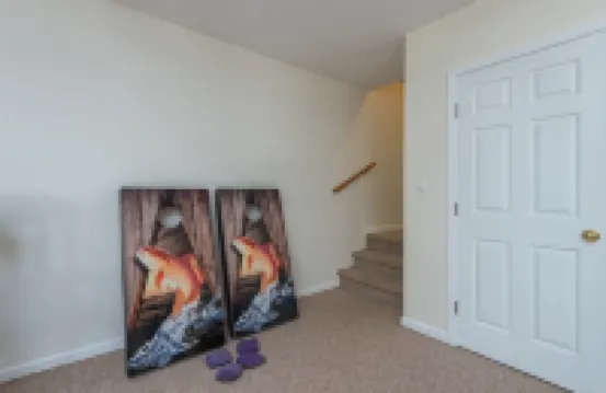 Spacious Mtn Getaway~Fire Pit+Grill, WiFi, Private, Mins to Downtown Burnsville! 揚西縣酒店