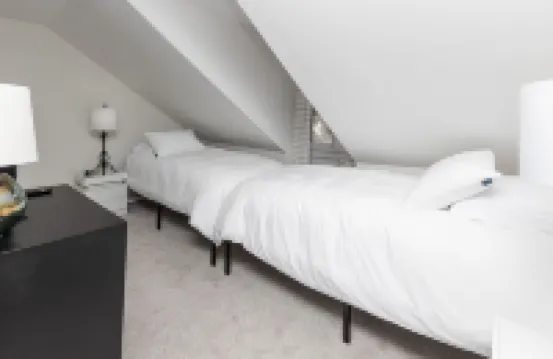 Renovated Row Home in the heart of Downtown Annapolis.Two blocks to everything