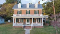 Stately historic 3bdr shore house near Cape Charles, boat parking, pet friendly