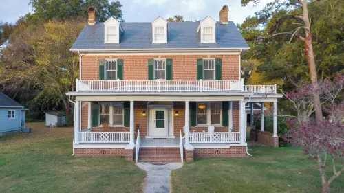 Stately historic 3bdr shore house near Cape Charles, boat parking, pet friendly