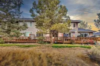 Eagle Crest Condo on Golf Course w/ HOT TUB, Dogs Welcome!