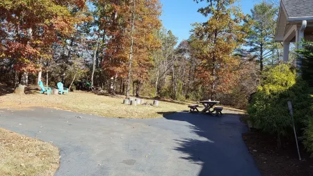 Peaceful Mountain Home. Near Downtown Asheville. Best Views. All New Everything!