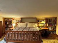 Snowberry Hill, 5 bedroom, Private Luxury Ski Home on Killington Mtn, sleeps 12