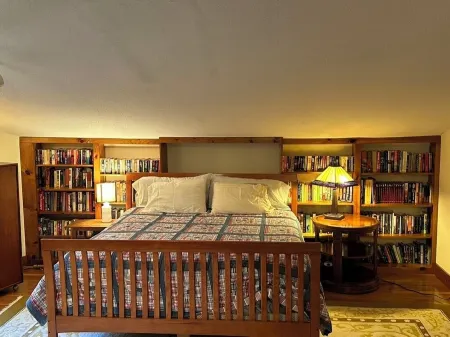 Snowberry Hill, 5 bedroom, Private Luxury Ski Home on Killington Mtn, sleeps 12