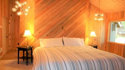 Cozy golf course home with shared hot tub, pool and resort. Hotels near Skylight Cave