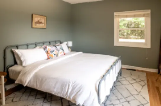 5000sf Designer Mountaintop Retreat, Panoramic Views, Hot Tub, Peaceful Luxury