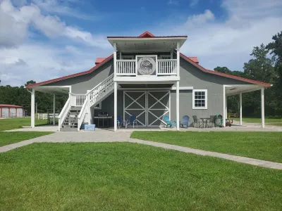 Welcome to Riptide Stables, 17 Acre Farm, w/animals by the beach! 케이프 피어 뮤지엄 오브 히스토리 앤드 사이언스 주변 호텔