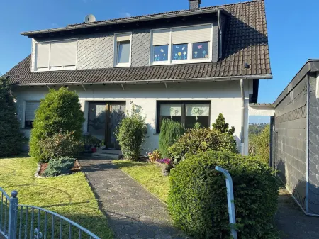 Beautiful, newly renovated apartment with terrace, 2 min. to the highway Отели в г. Вермельскирхен