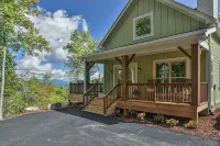 Luxury 2 Bedroom, Mountain Views, Hot Tub, Hiking