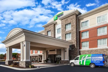 Holiday Inn Express & Suites Lexington Park-California