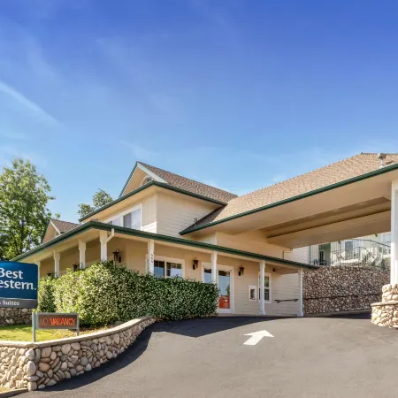 Best Western Cedar Inn  Suites