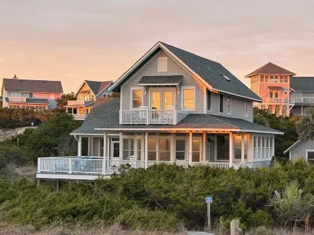 Welcome to BIS BALD!, your Oceanfront Escape on BHI! Отели в г. Болд Хед Айленд