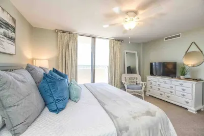 Seaside Solace: Panoramic Views! Oceanfront Condo, King Bed, Pool, Tennis,Cabana