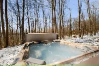 Cozy Log Cabin Near Ski Area/Lake + Hot Tub