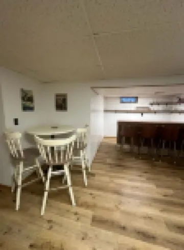 Lakefront Cottage with Amazing Views and Privacy!