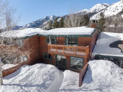 Great for Families/Groups- Eagles Rest 7- Hot Tub Across the street. JHMR close! Hotels near Jackson Hole Ski Area
