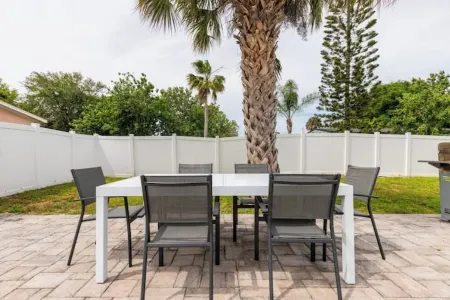 5Min from BEACH 3 Bedrooms+2 Baths Home with POOL