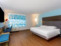 Tru by Hilton Panama City Beach Hotels near Shell Island